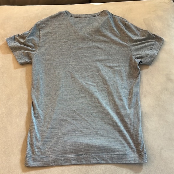 Perfect condition Mens M Theory blue and white striped V neck T shirt - Picture 4 of 6